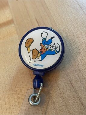 Disney Donald Duck Badge Reel in Navy and White